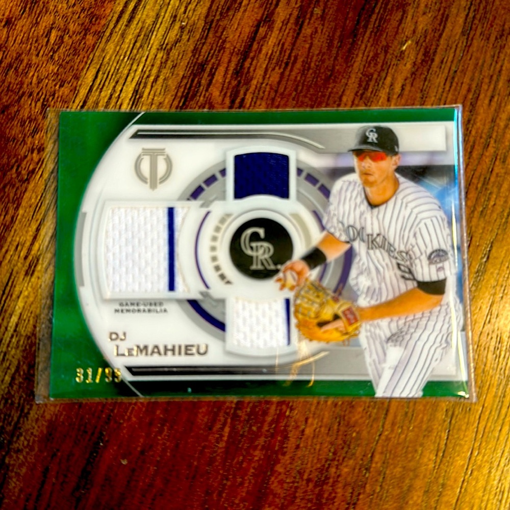 2019 Topps Tribute Tribute Triple Relics Green /99 DJ LeMahieu #TTR-DL
